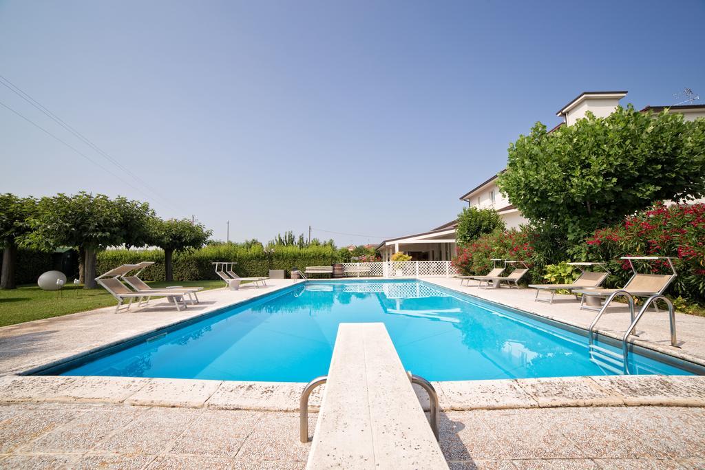 Hotel Country House La Radice Civitanova Marche Exterior foto